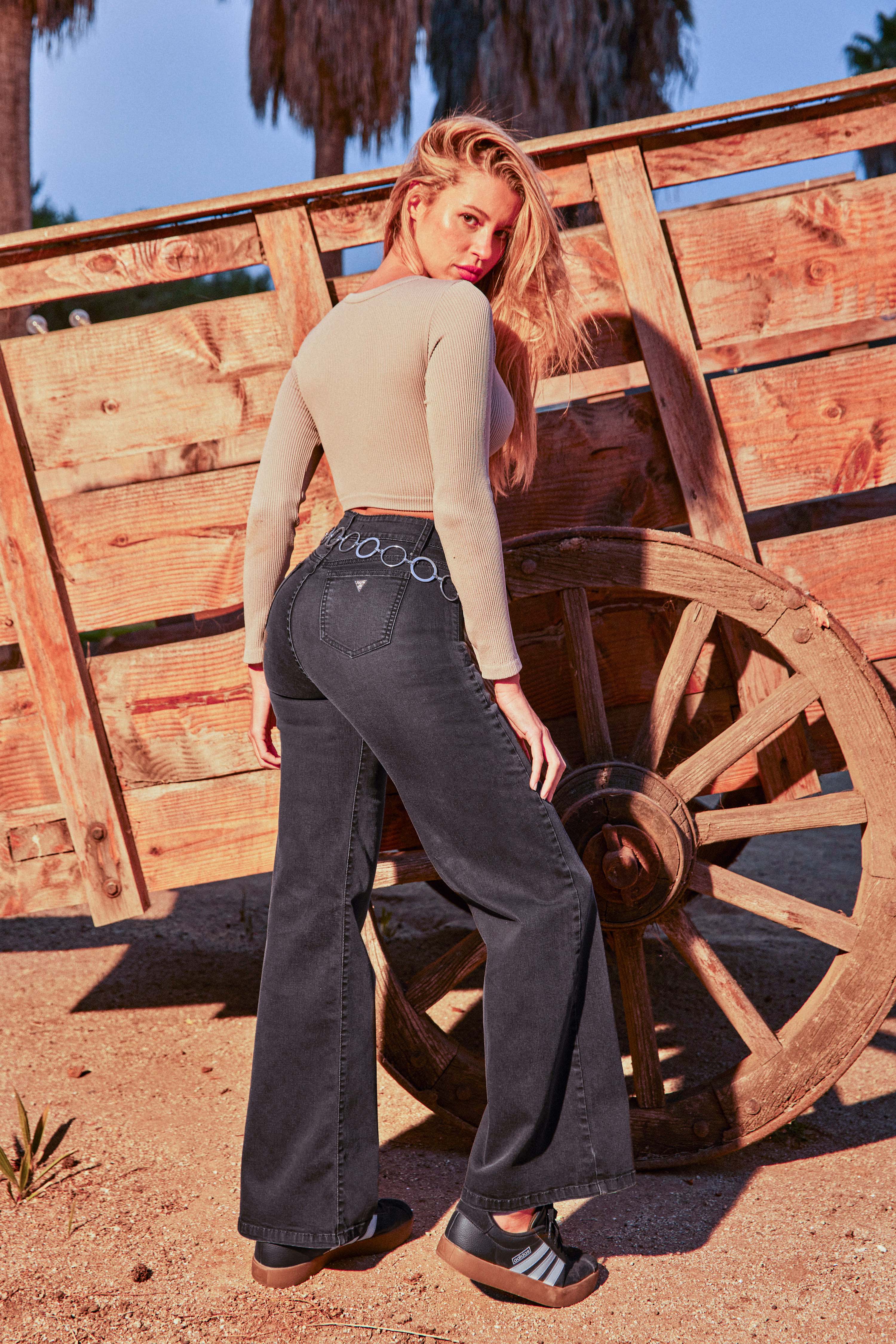 pants-2052-campana-3-24789e1a-1147-4270-97d7-34997c9d3b4b.jpg